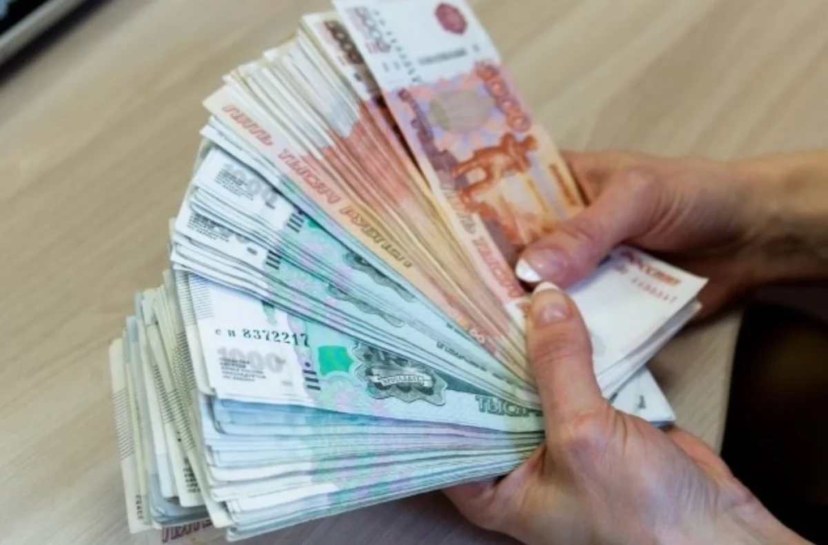 Экономист объяснила, существует ли налог на переводы между физлицами