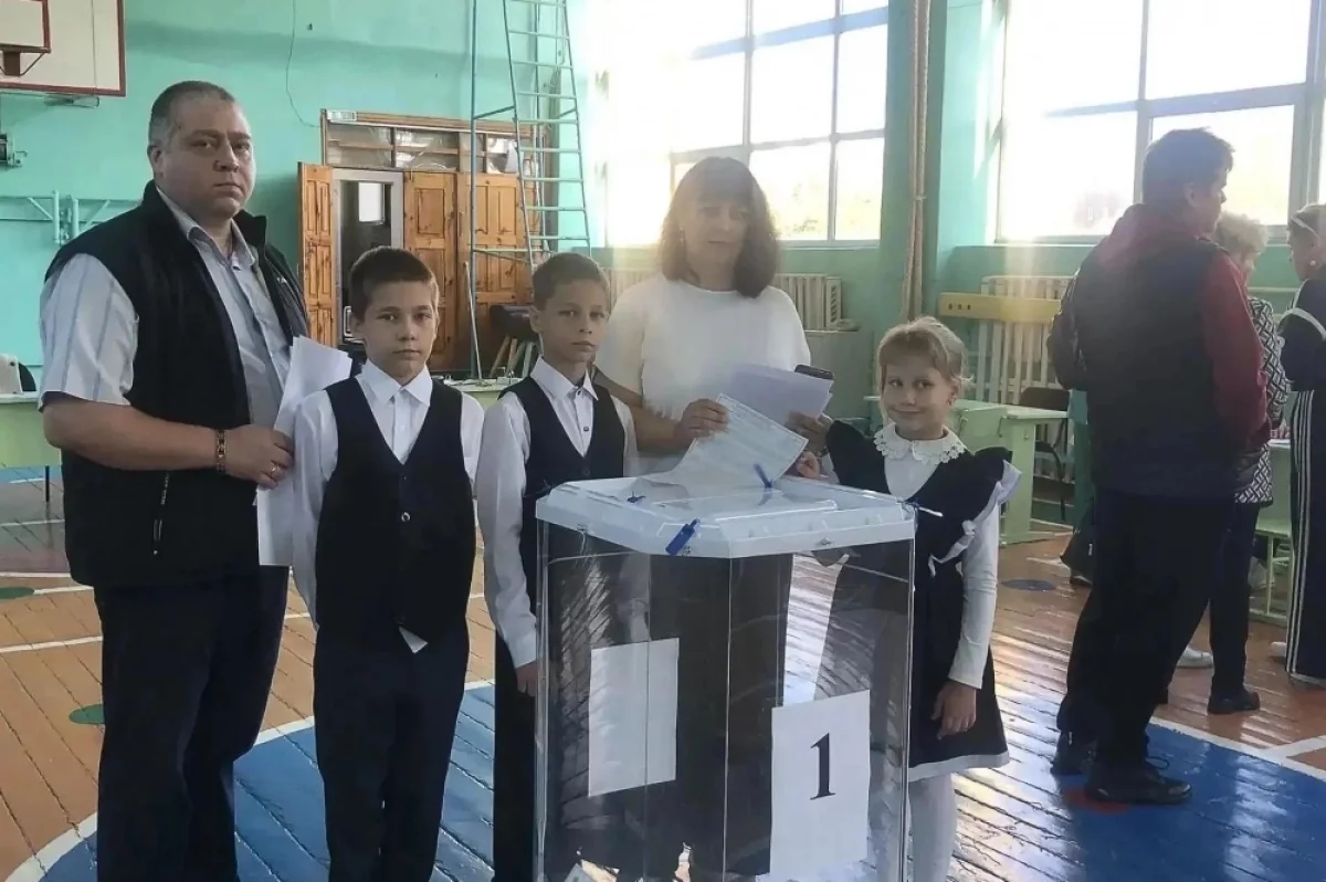 Многодетная семья из Балашова проголосовала на выборах за будущее страны