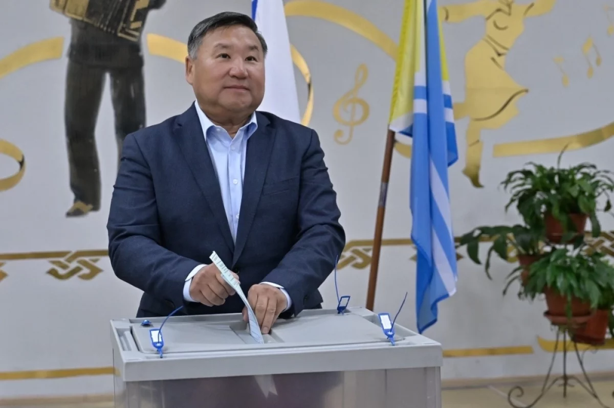Владислав Ховалыг принял участие в голосовании на выборах в Туве