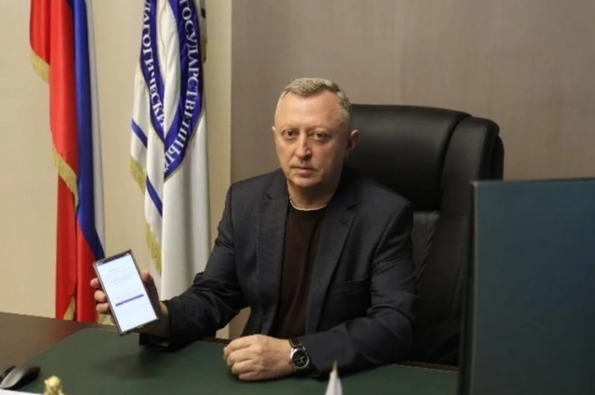 Ректор НГПУ проголосовал на выборах в Госдуму