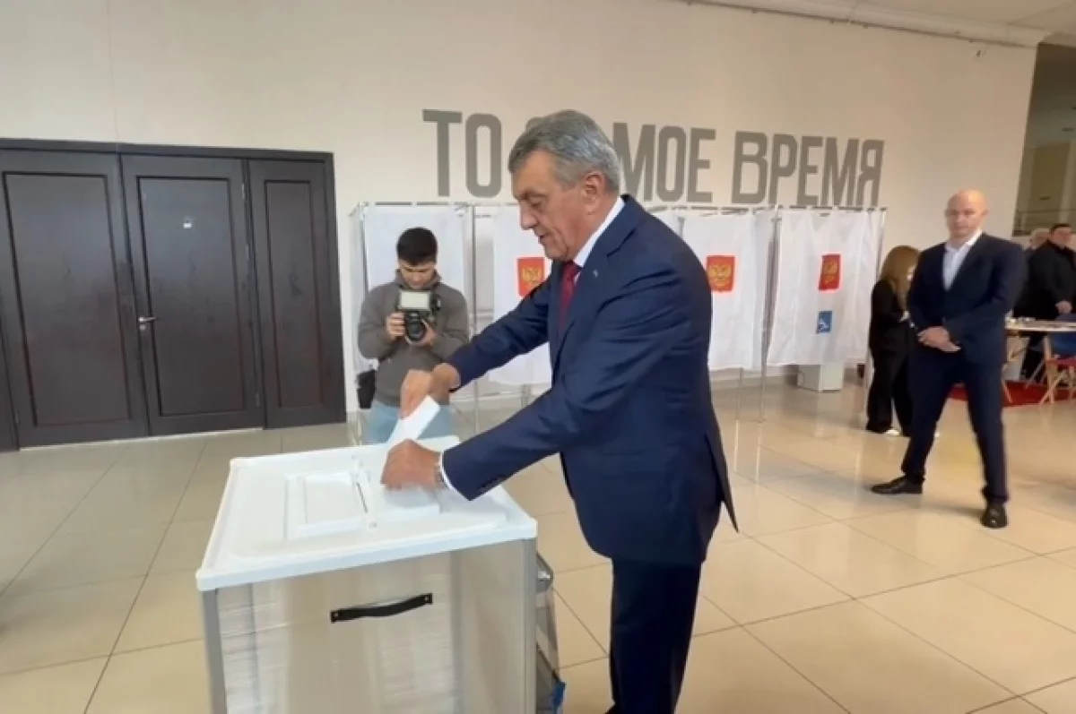 Глава Северной Осетии вместе с супругой проголосовали на выборах в Госдуму