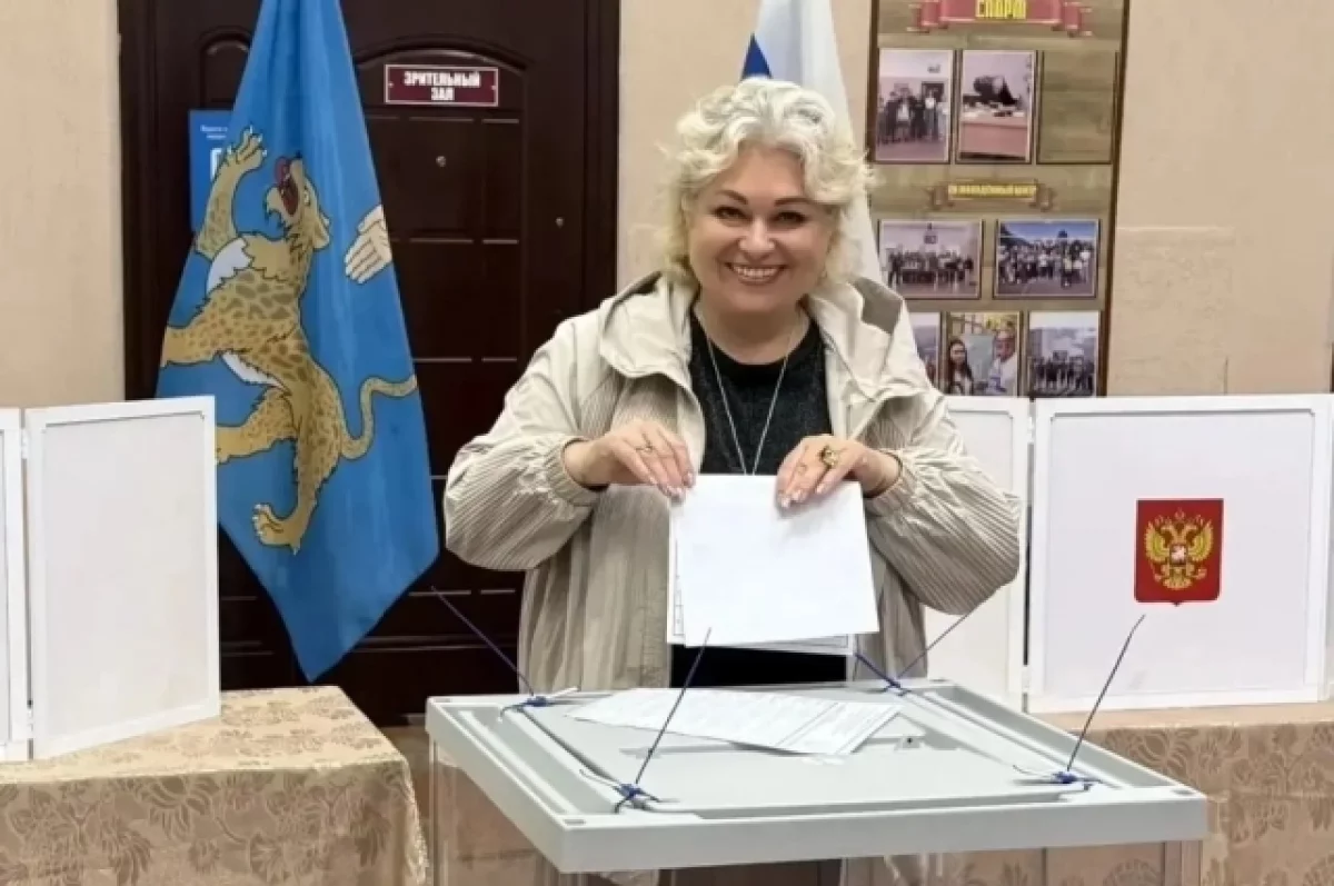 Глава Гдовского округа проголосовала на выборах