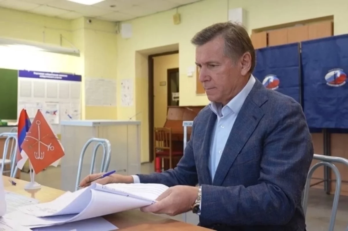 Заслуженный врач Валерий Стрижелецкий проголосовал в Петербурге