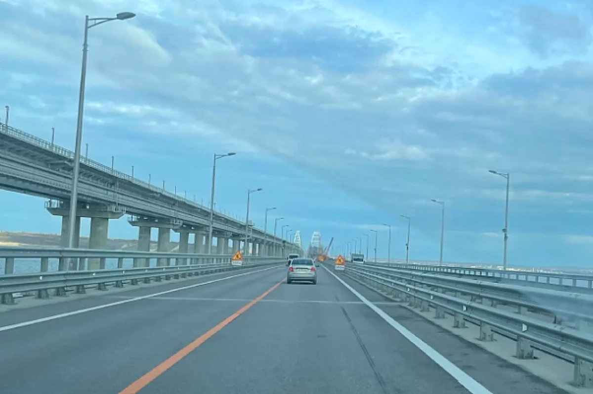 На Крымском мосту в очереди со стороны Керчи стоят 120 автомобилей