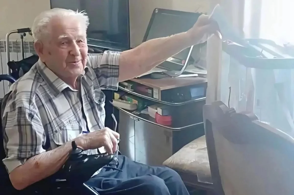 Дома в Энгельсе проголосовал 103-летний ветеран ВОВ Евгений Федяев