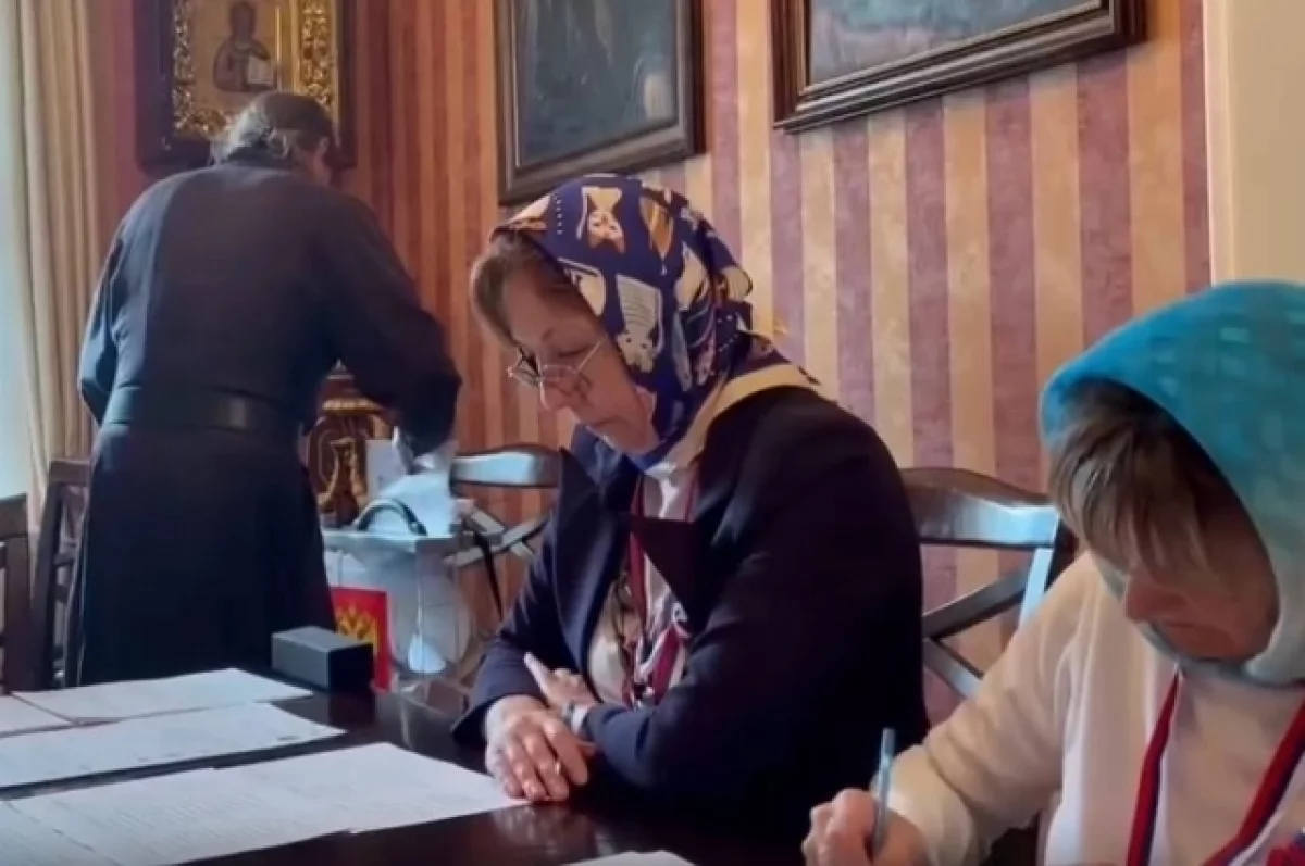 В Псково-Печерском монастыре прошло выездное голосование
