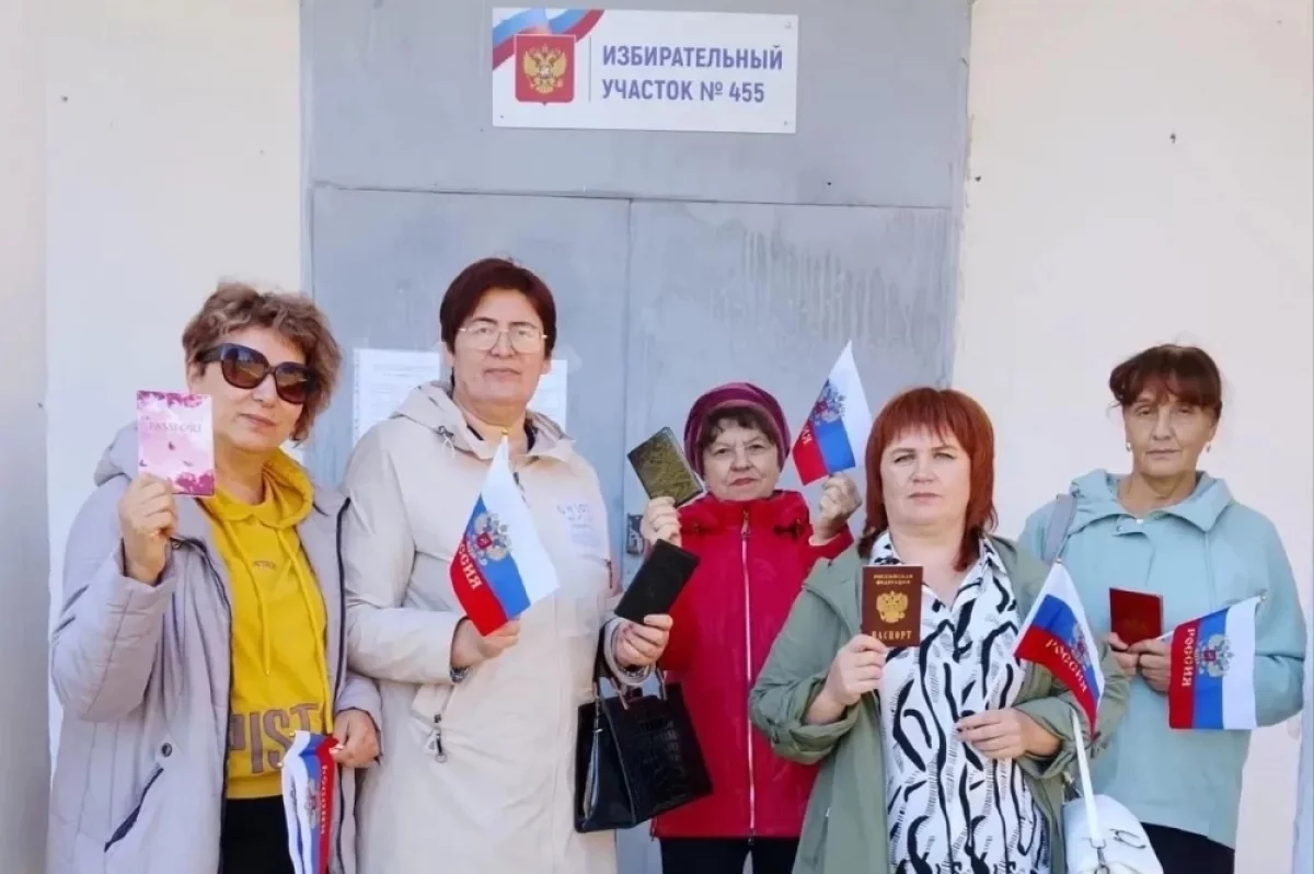 Педагогический коллектив после работы дружно пришел на УИК