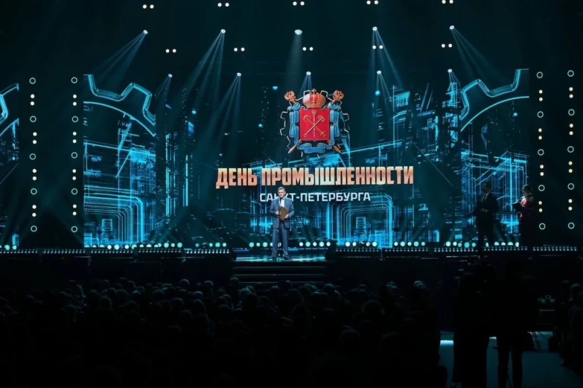 Работников промышленности Петербурга поздравили с праздником