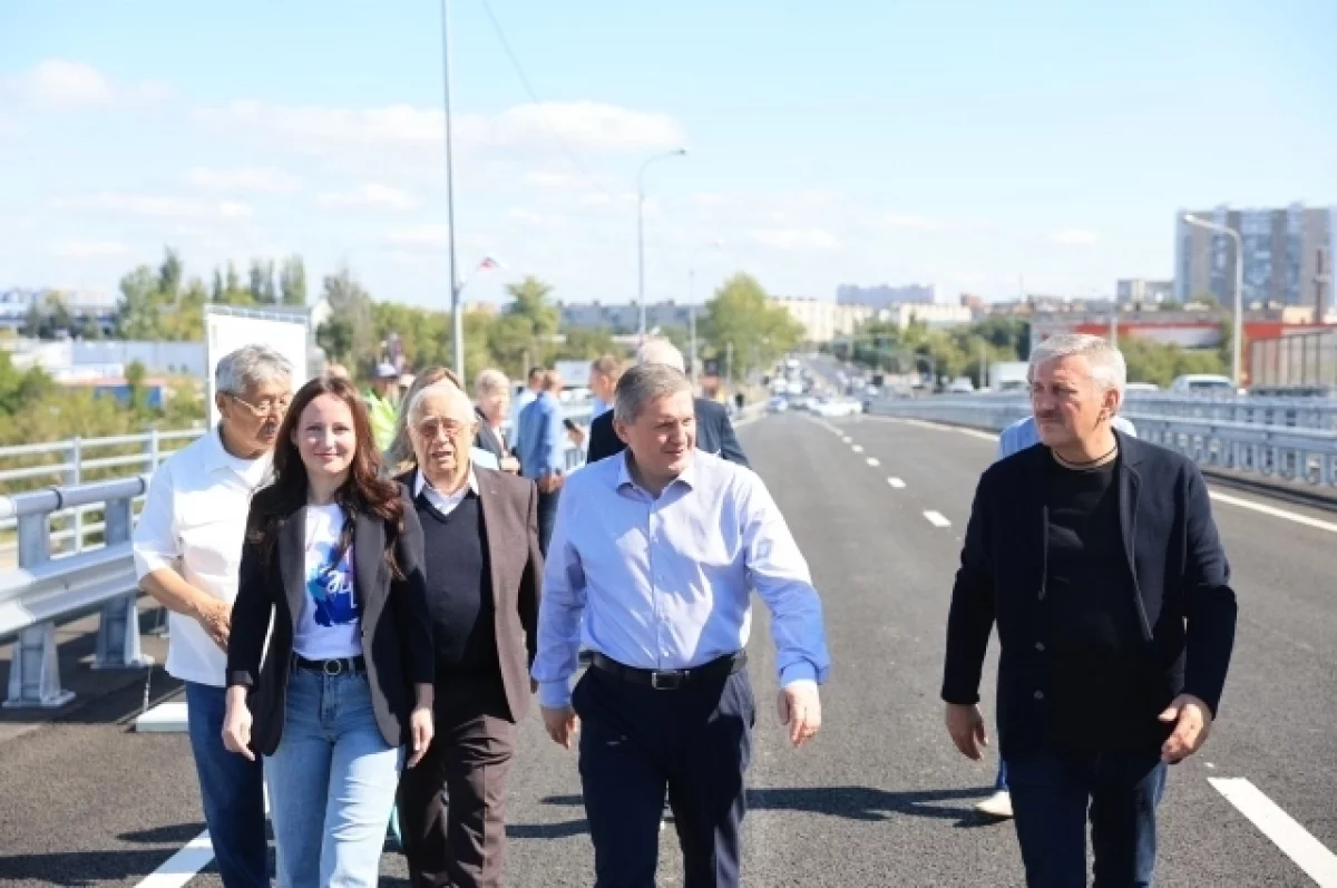 Волгоградцев обрадовали досрочным открытием путепровода на юге города