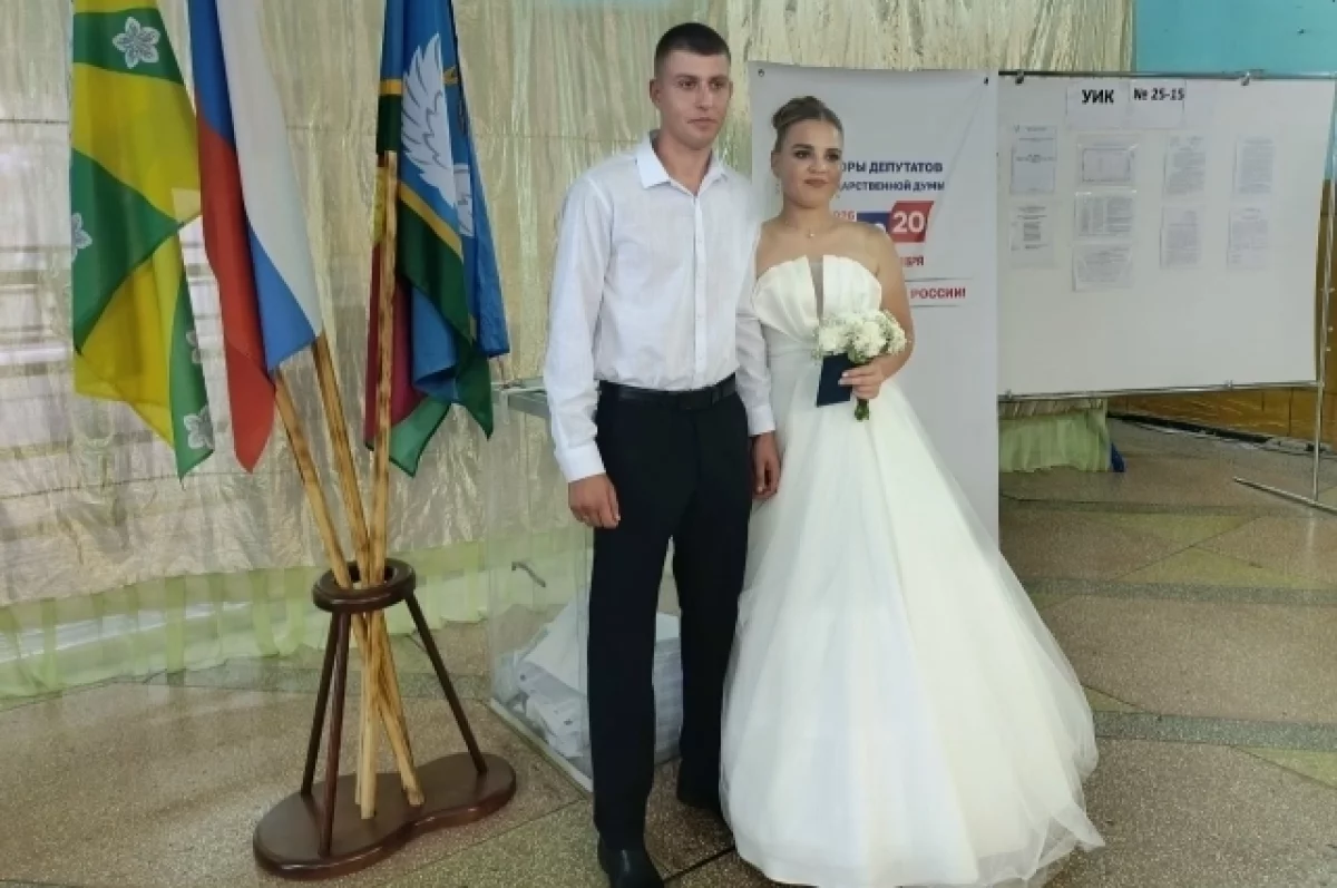 В Крыловском районе Кубани пара проголосовала в день своего бракосочетания