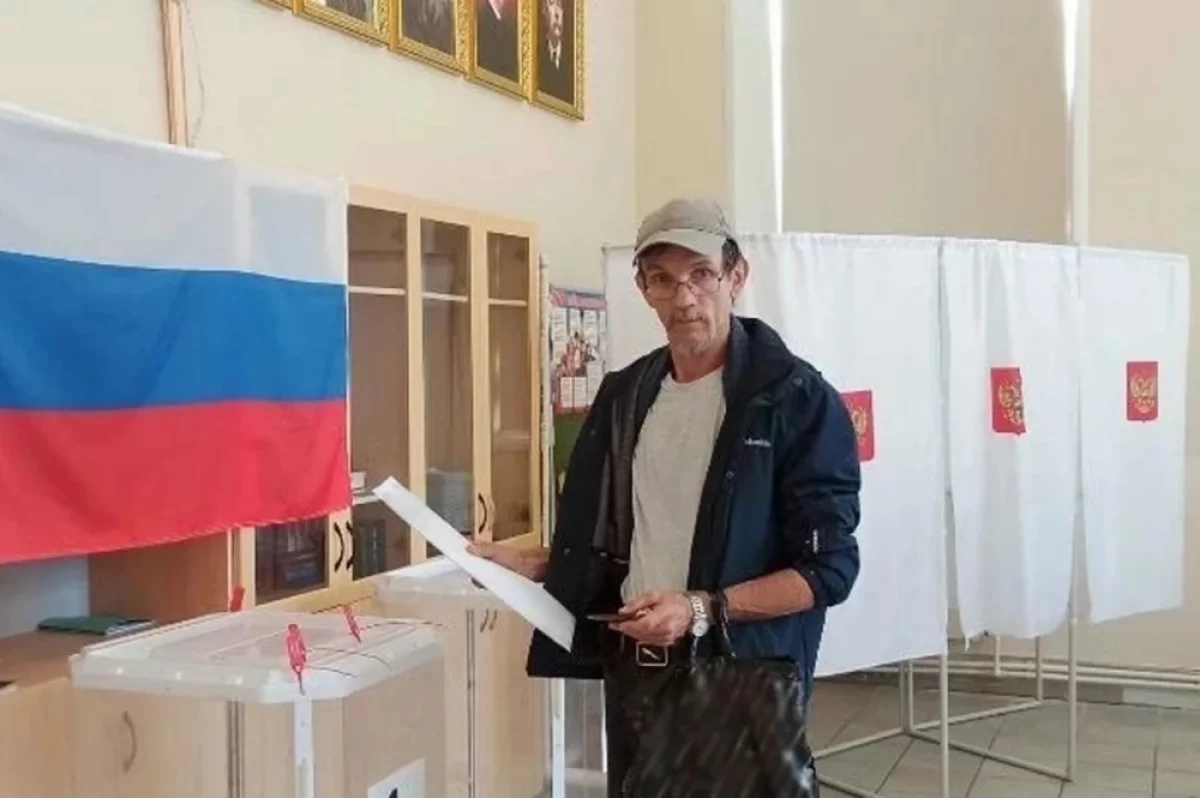 Художник из Хвалынска проголосовал на выборах в Госдуму