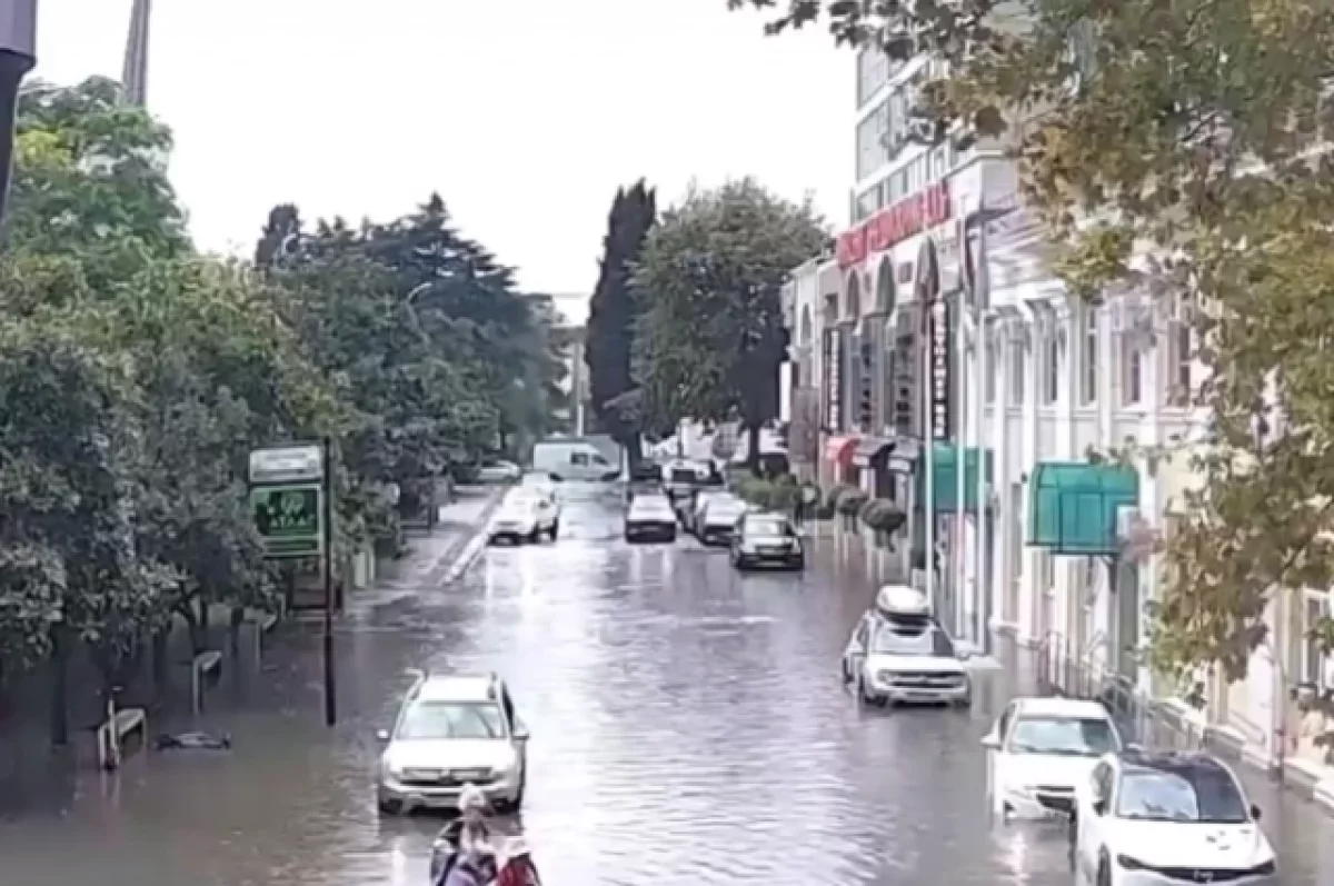 Сильный ливень обрушился на Сочи во второй половине дня 19 сентября