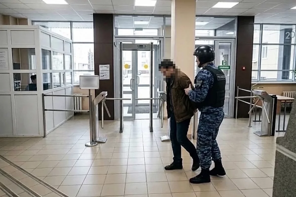 В Уфе пьяный мужчина прорвался в вуз через турникет и попал под арест