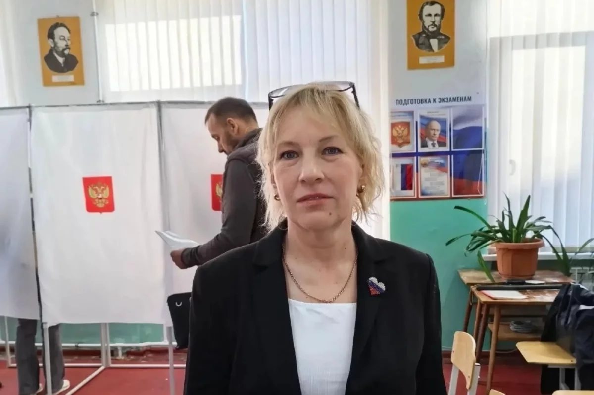 Елена Лощилова принимает участие в голосовании на выборах