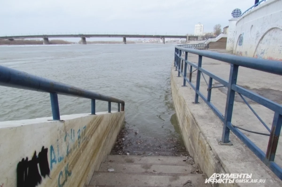 В Омске хотят отремонтировать причал у речного вокзала