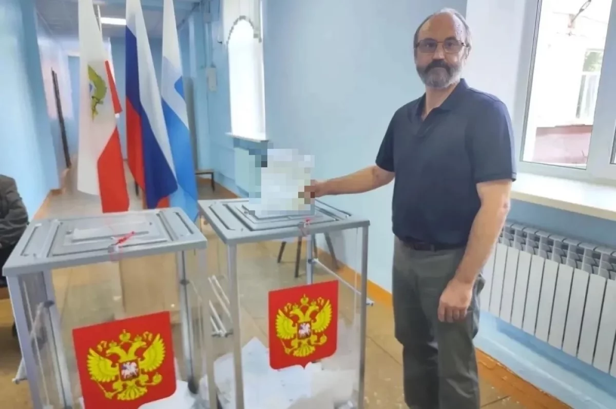 Артист, скульптор и художник пришли на избирательные участки