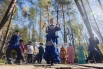 На главной сцене в показательных номерах мастера из разных городов демонстрировали одиночные элементы и синхронные групповые связки.