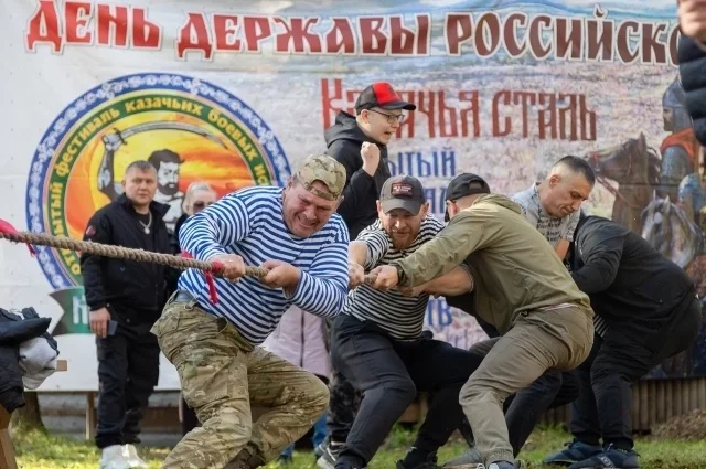 На фестивале прошёл Кубок по перетягиванию каната памяти Героя России Виктора Романова.