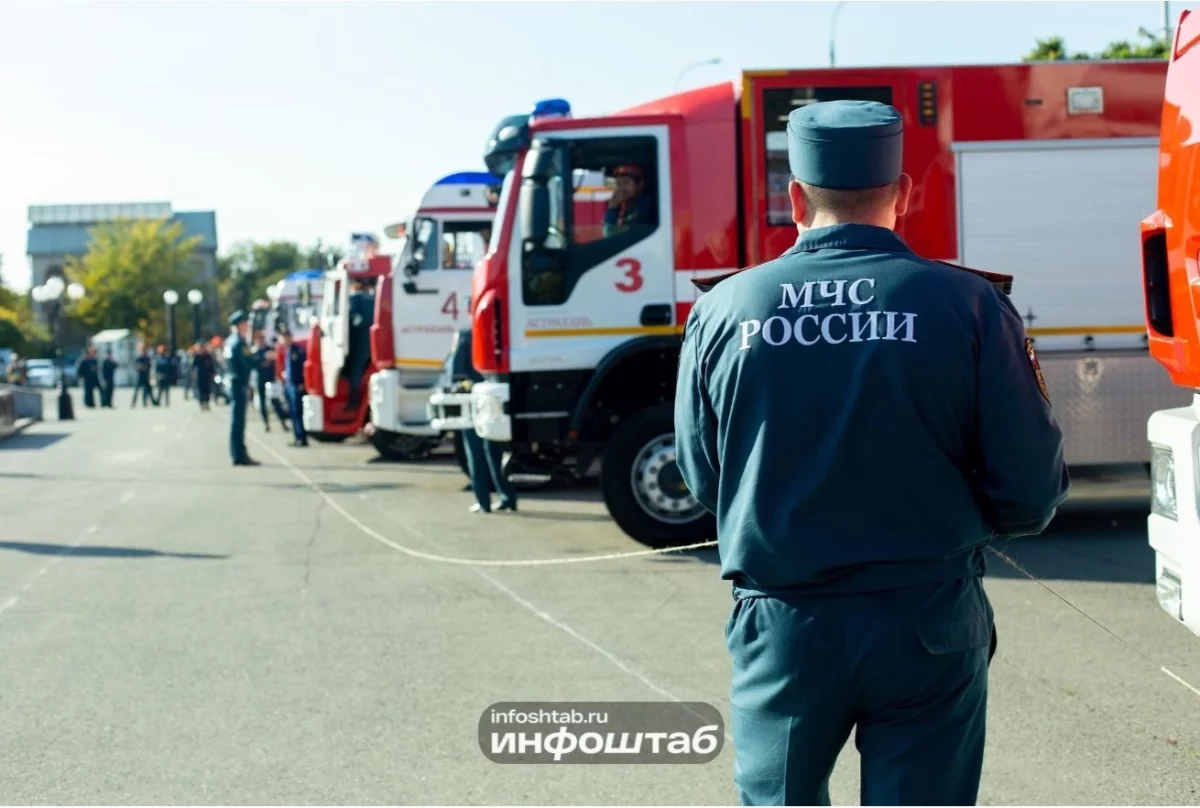 В Астрахани 53 минуты тушили пожар на открытой территории