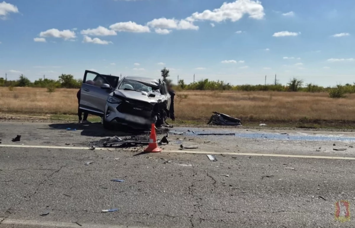 Участник ДТП с МАЗом и Haval скончался в больнице под Волгоградом — видео