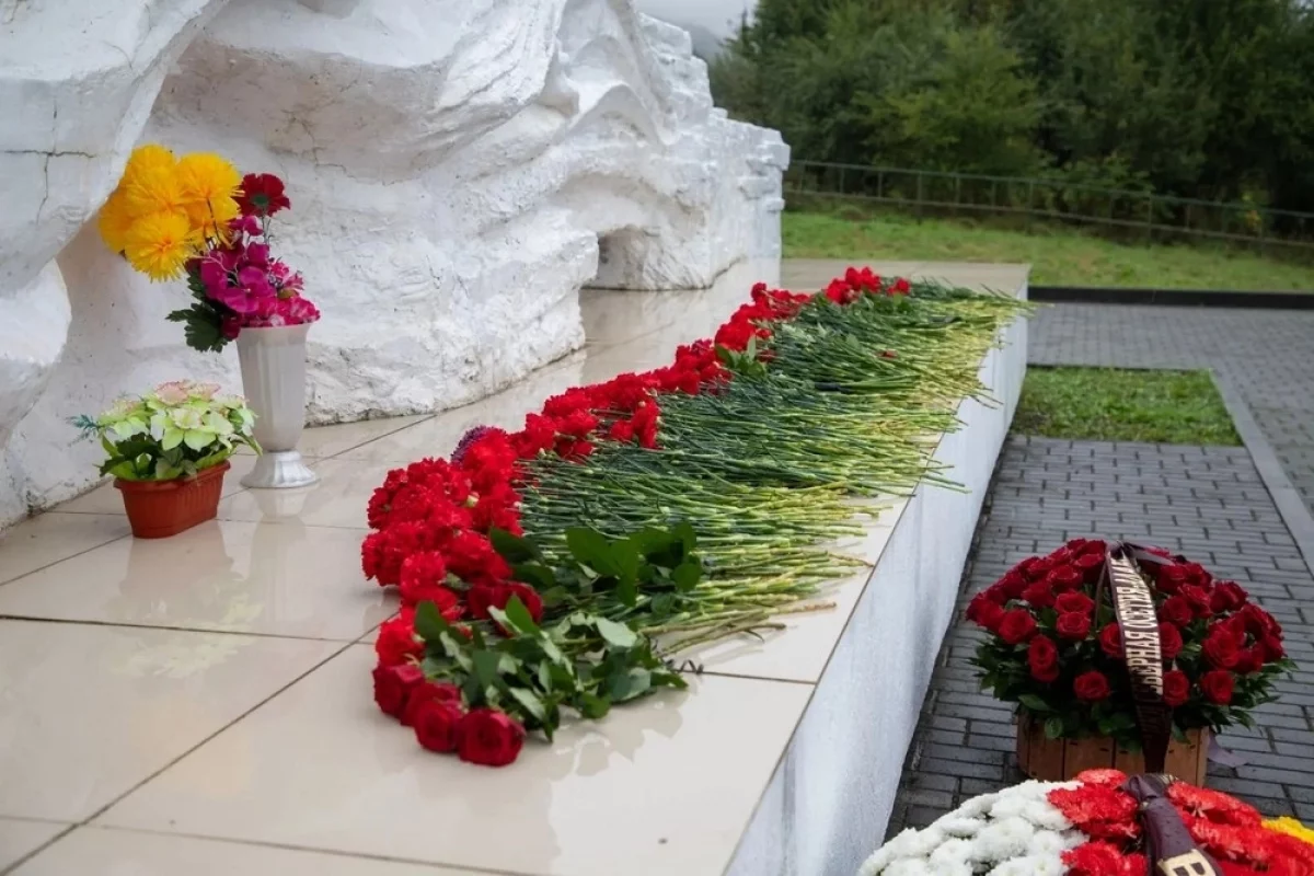 Память жертв схода ледника Колка 2002 года почтили в Северной Осетии