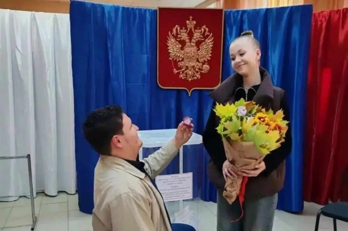 Пензенец сделал предложение любимой девушке на избирательном участке