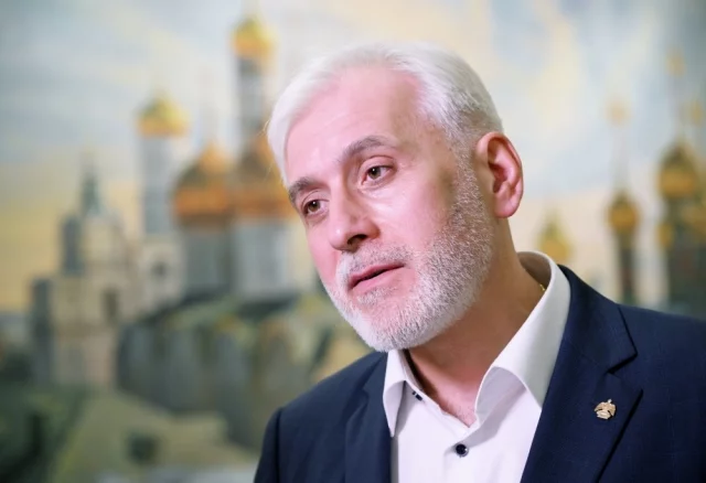 Народный художник России Василий Нестеренко.