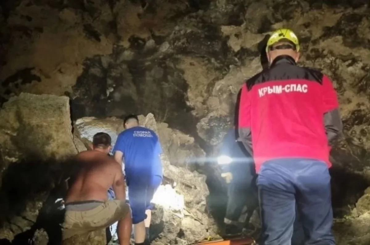 Женщина сорвалась со скалы на Генеральских пляжах в Крыму и получила травмы