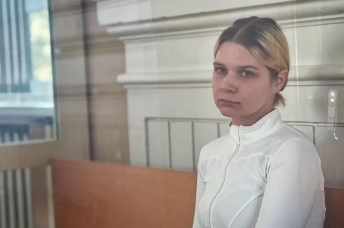 Екатерина Тархова слушала показания о расчленении тел с каменным лицом
