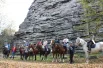 Походы к скалам организуют и в местном конном клубе.