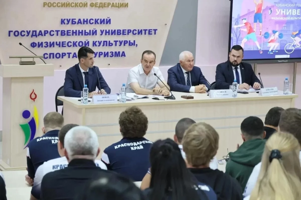 Кондратьев встретился с победителями X Всероссийской летней универсиады