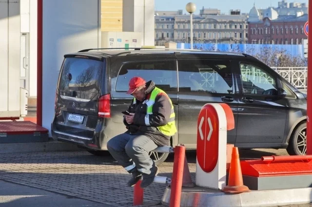 Пока на АЗС то пусто, то густо.