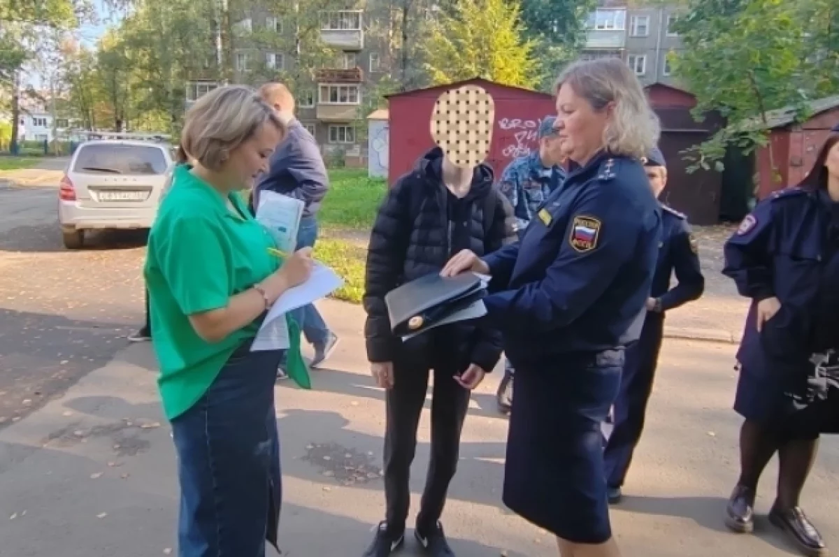 В Ярославле приставы нашли мать и сына, годами жившего без школы и врачей