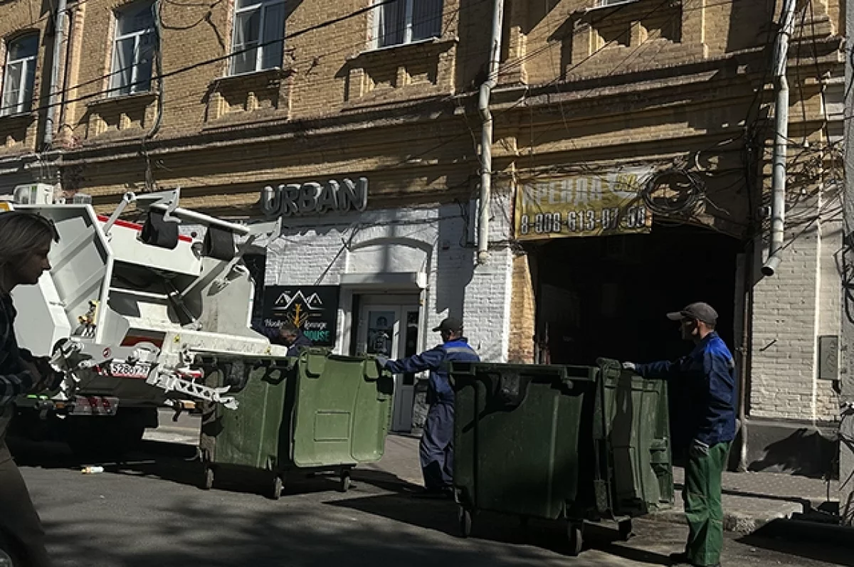 Астраханка не смогла отсудить компенсацию за ночной грохот мусоровозов