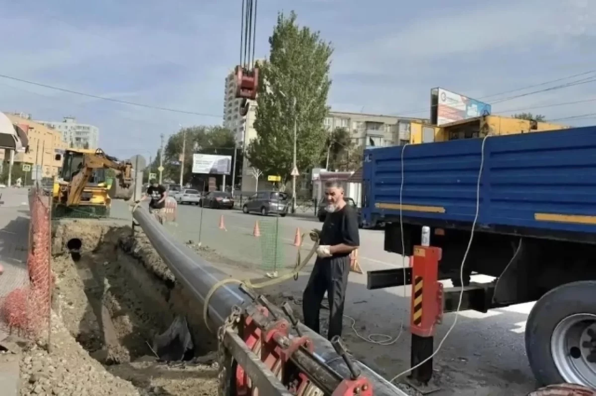 В Астрахани меняют более километра напорного коллектора
