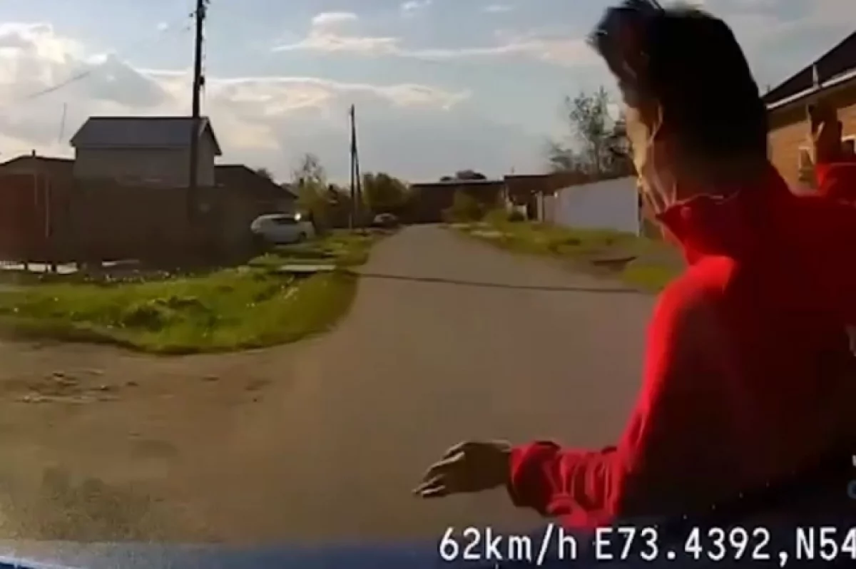 В Омске сбили 15-летнего подростка, перебегавшего дорогу