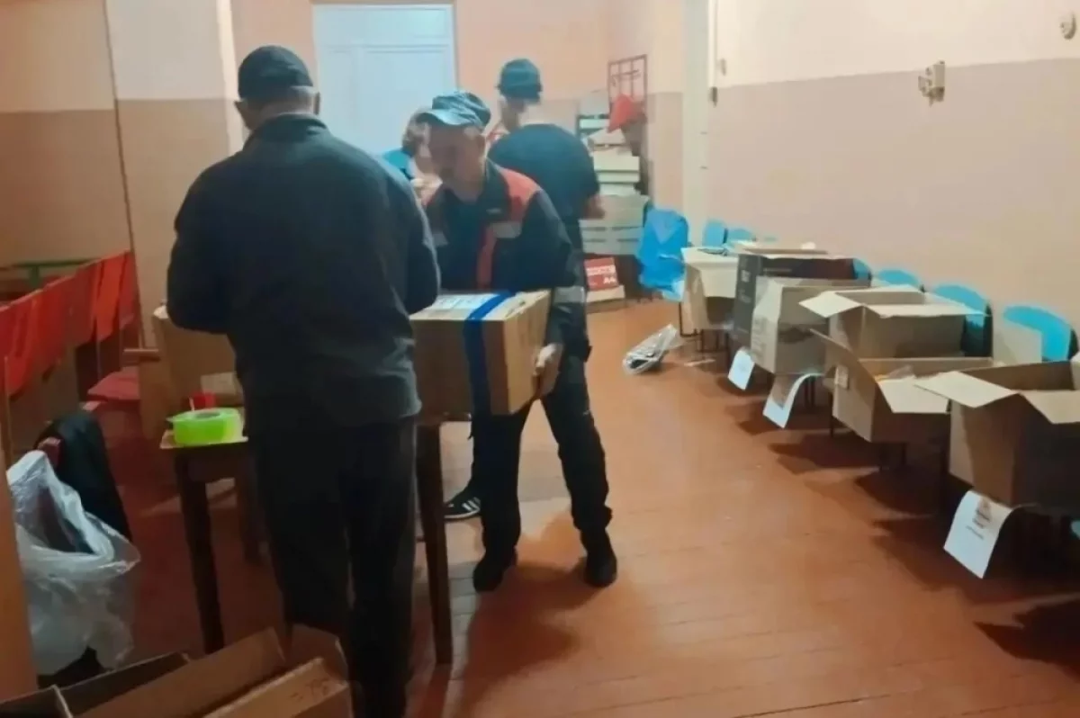 Жители Самойловского района отправили гуманитарную помощь участникам СВО
