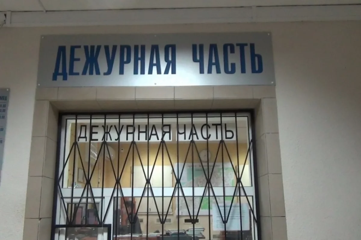 Молодая петербурженка помогла мошенникам забрать деньги подростка