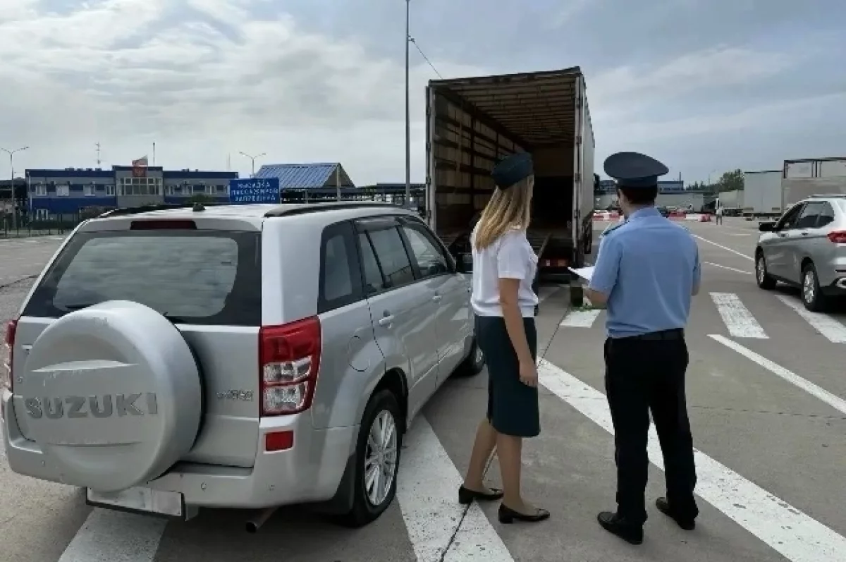 Автомобиль, изъятый у контрабандиста в Сочи, передали в зону СВО