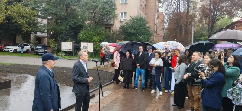 Открыл церемонию художественный руководитель–директор Академического русского театра имени Вахтангова Владимир Уваров. 