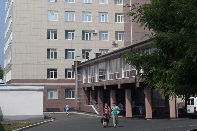 О возникшем конфликте интересов он не уведомил руководство и не принял мер, чтобы его урегулировать.