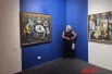 Гости замирают перед масштабными полотнами, многие экспонируются впервые.