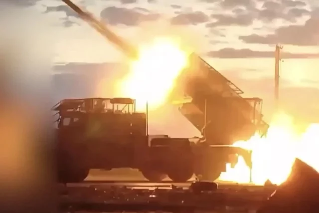 Высокая точность и мощность боеприпасов ТОС-2 позволяют уничтожать даже самые укреплённые и скрытые цели, недоступные для обычной артиллерии.