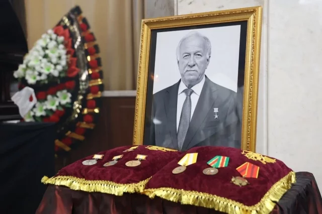 Похоронят чиновника в родном селе.