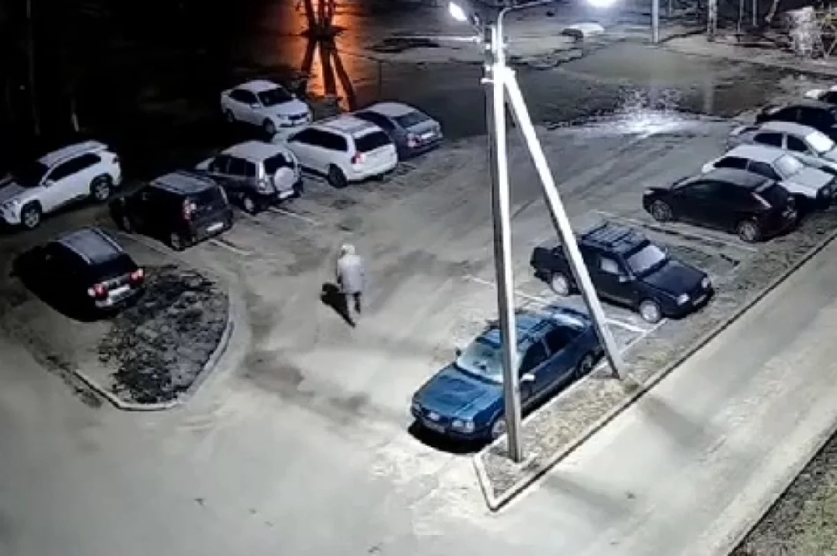 В Лихославле ищут вандала, который режет шины припаркованных авто