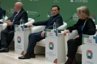 Сергей Безруков на дискуссии о будущем театра на Международном культурном форуме в Петербурге.