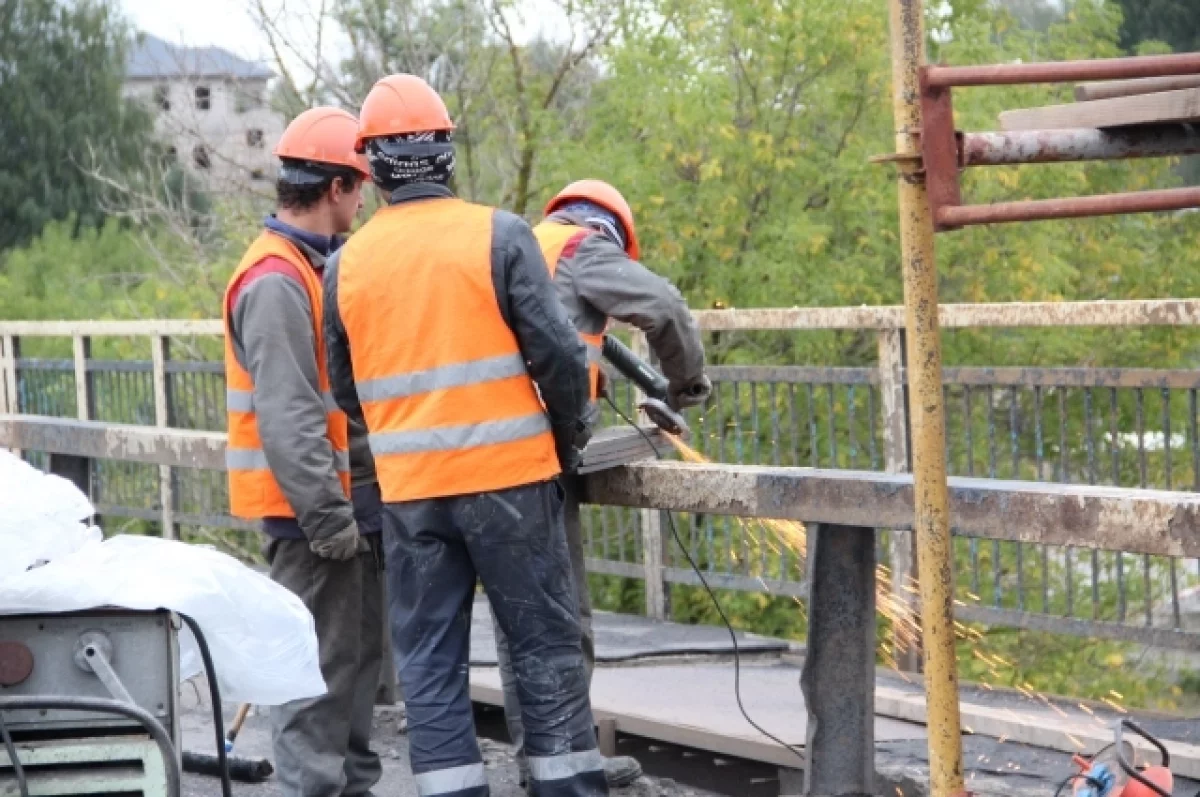 В Нейском округе завершили реконструкцию моста