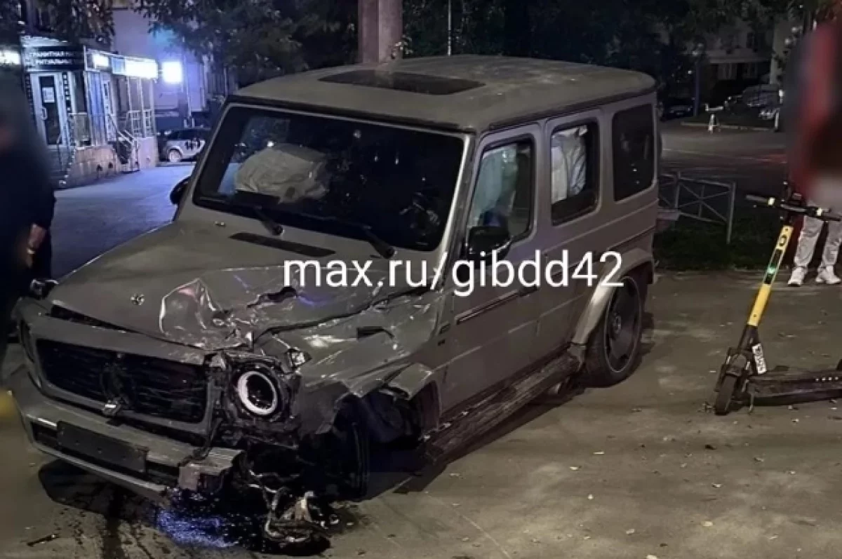 В Кемерове лишённый прав водитель «Мерседеса» протаранил автомобиль
