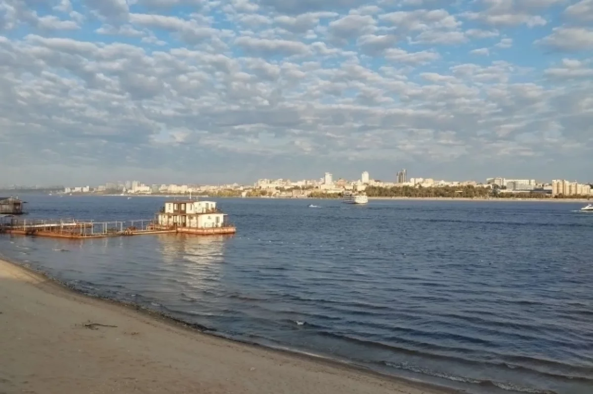 Моторная лодка врезалась в причал в Самаре