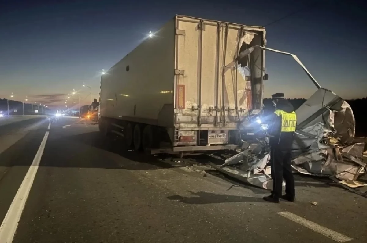 Водитель грузовика погиб в массовом ДТП на Тюменском тракте